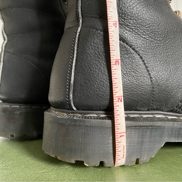 Vegetarian Shoes 10 Eyelet Work Boots in Vegan Pebbled Leather *England* - Picture 11 of 14